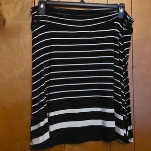 Bouncy black and white skirt